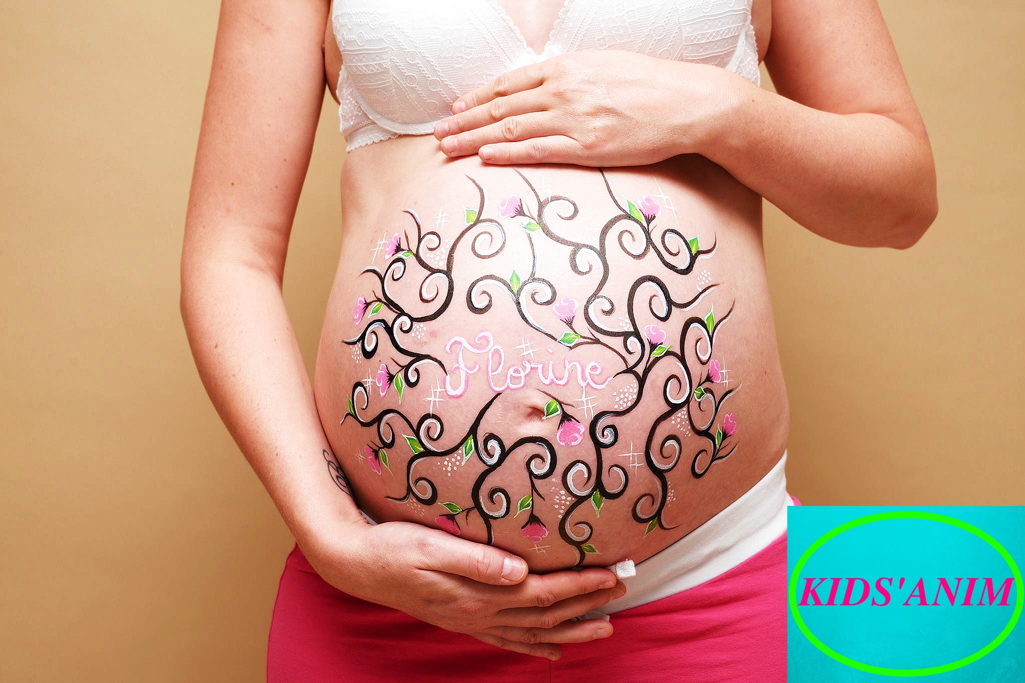 Body-Art numérique pour ventre de femme enceinte. Grossesse, accessoire  photo de maternité. Bisou pour la girafe -  France